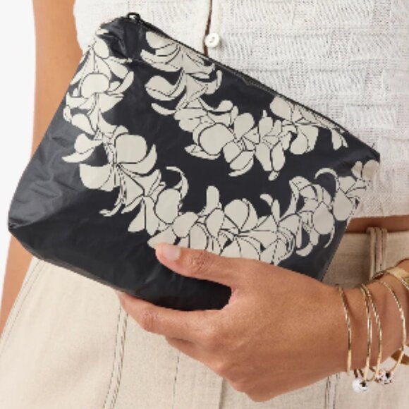 Small Pouch Plumeria Lei  NWT - Picture 3 of 5